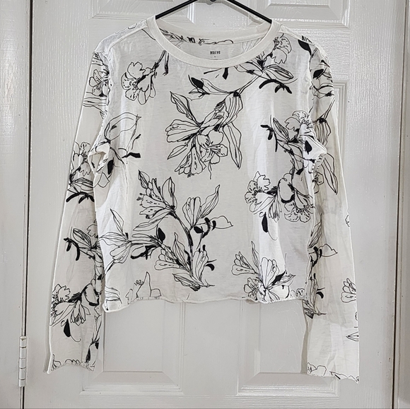 Anthropologie Tops - Maeve by Anthropologie Black & White Floral Long Sleeve Crop Top